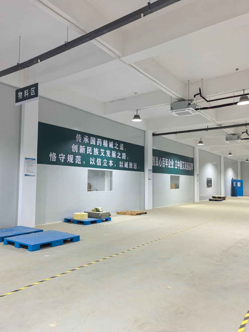 主形象墙：新中式艾叶水墨，企业历程沿时间轴铺开